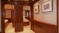 CONTINENTAL DRIFTER III -  Guest Foyer